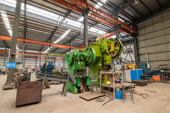 广水网架配件-锥头加工车间